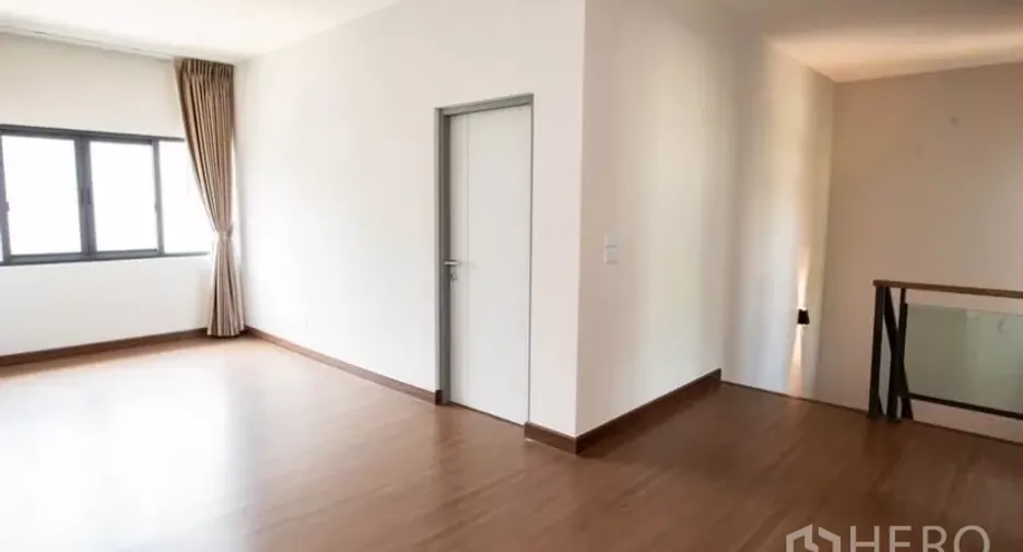 Casa en alquiler de 4 habitaciones en Bang Phli, Samut Prakan