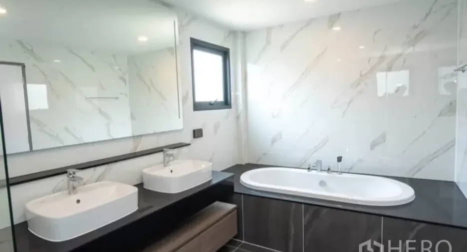 Casa en alquiler de 4 habitaciones en Bang Phli, Samut Prakan
