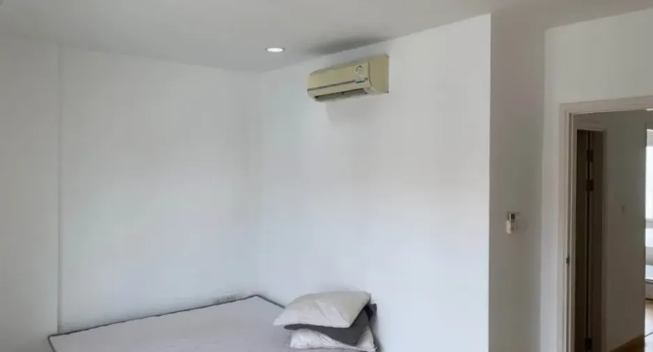 For rent 3 bedrooms townhouse in Wang Thonglang, Bangkok
