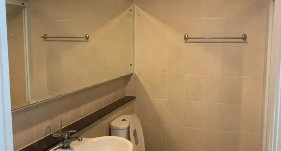 For rent 3 bedrooms townhouse in Wang Thonglang, Bangkok