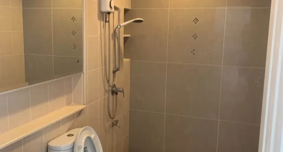 For rent 3 bedrooms townhouse in Wang Thonglang, Bangkok