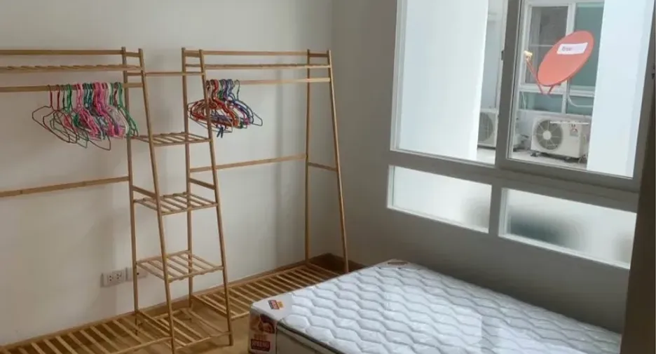 For rent 3 bedrooms townhouse in Wang Thonglang, Bangkok