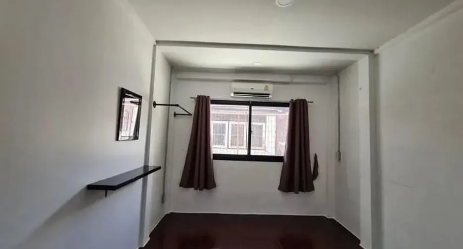 For rent 3 bedrooms townhouse in Chatuchak, Bangkok