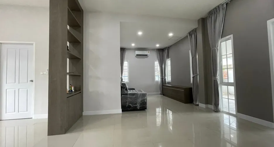 For rent 3 bedrooms house in San Kamphaeng, Chiang Mai