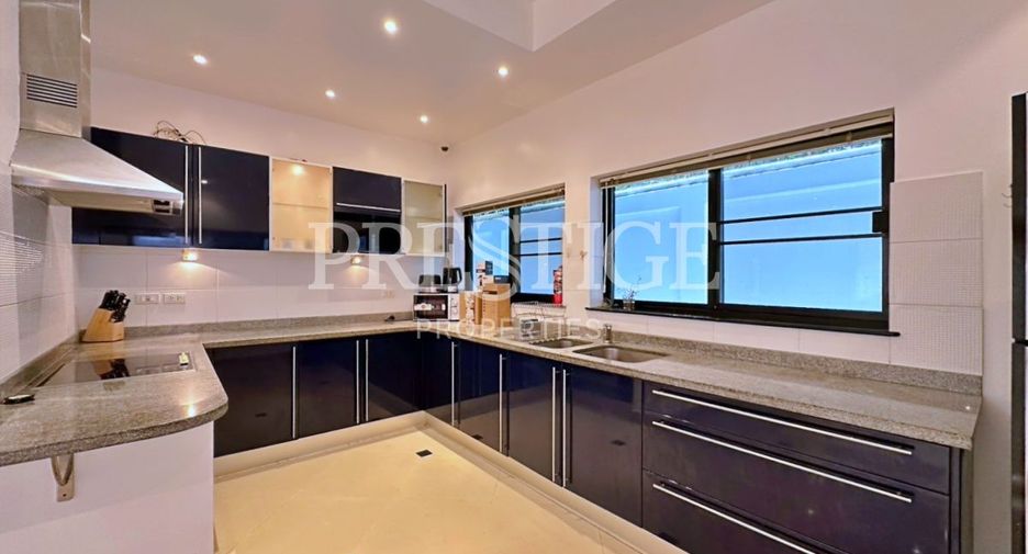 For rent 3 bedrooms house in Jomtien, Pattaya