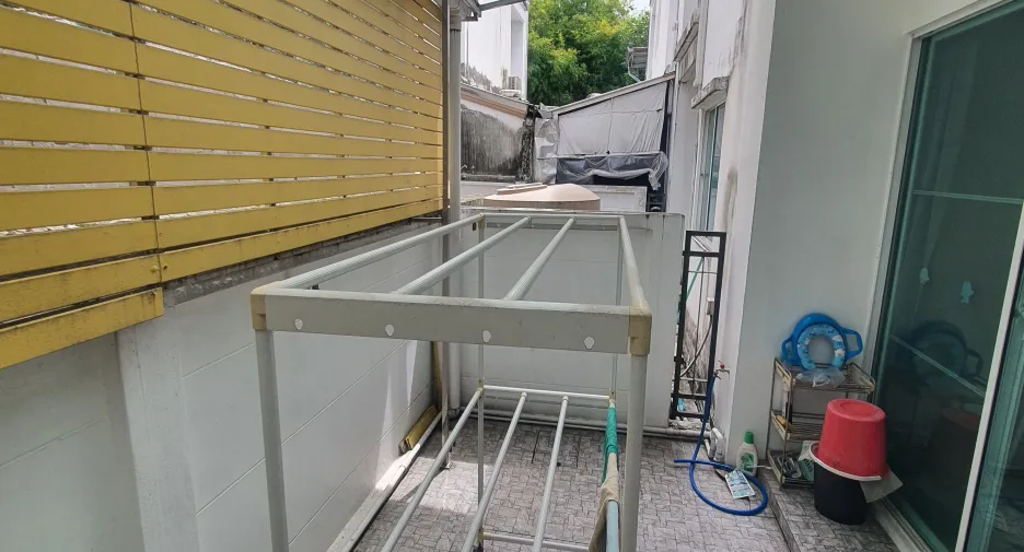 For sale 4 bedrooms townhouse in Wang Thonglang, Bangkok