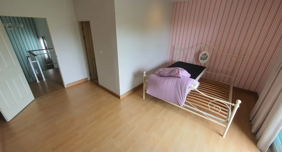 For sale 4 bedrooms townhouse in Wang Thonglang, Bangkok