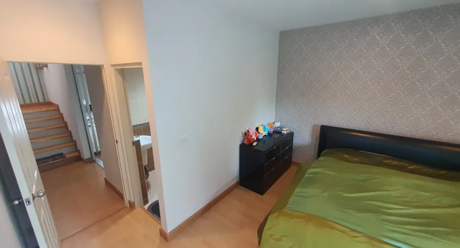 For sale 4 bedrooms townhouse in Wang Thonglang, Bangkok
