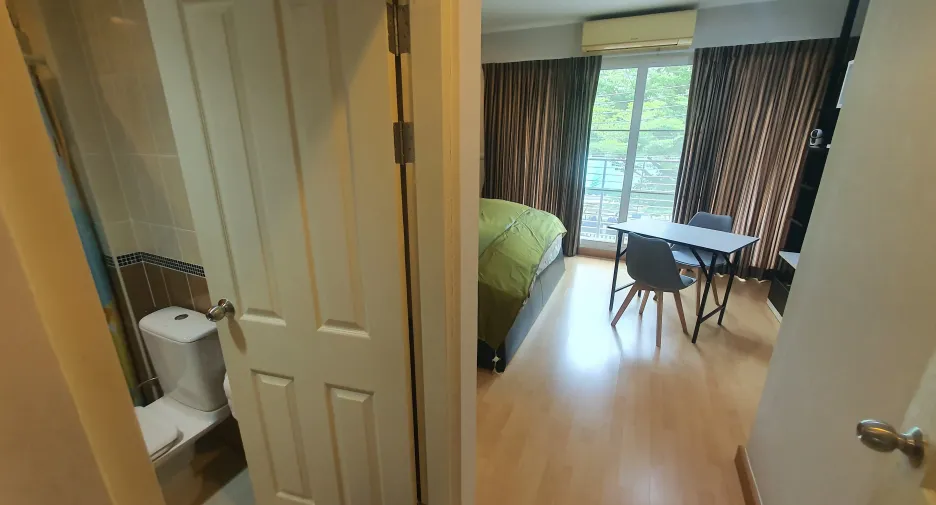 For sale 4 bedrooms townhouse in Wang Thonglang, Bangkok
