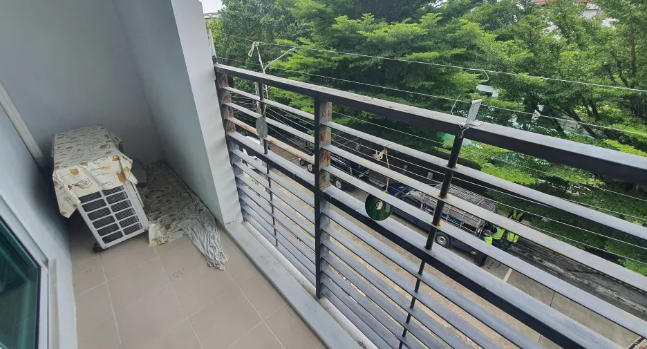 For sale 4 bedrooms townhouse in Wang Thonglang, Bangkok