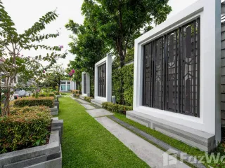 For sale 4 bedrooms townhouse in Wang Thonglang, Bangkok