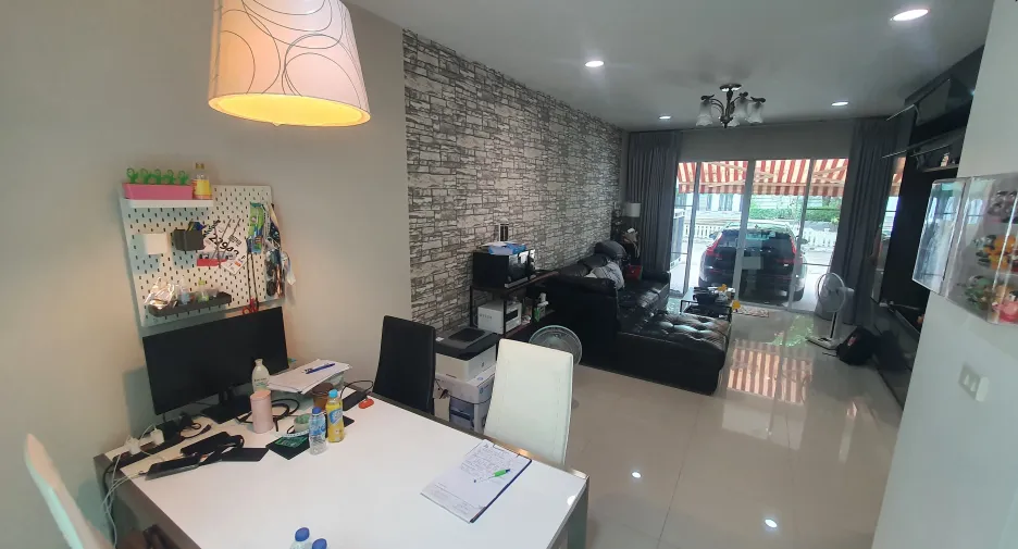 For sale 4 bedrooms townhouse in Wang Thonglang, Bangkok