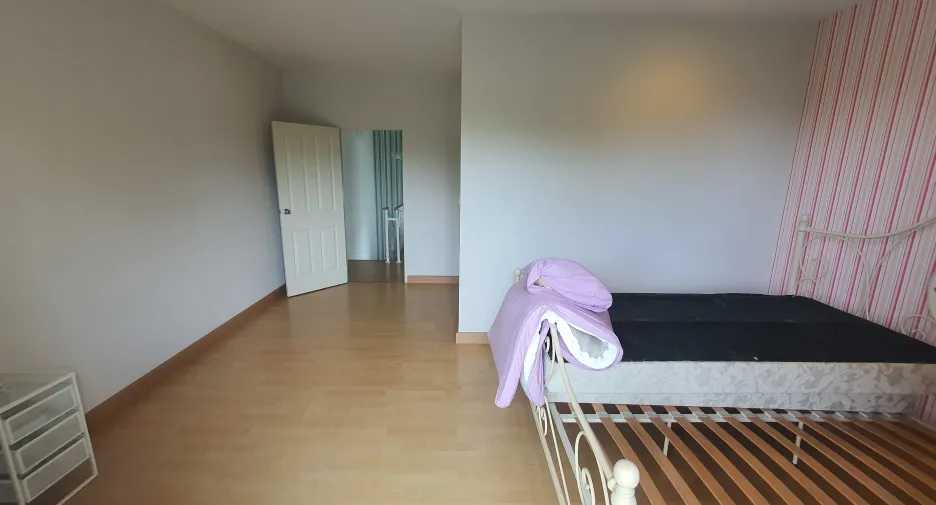 For sale 4 bedrooms townhouse in Wang Thonglang, Bangkok