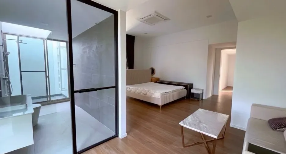 For rent 4 bedrooms house in Saphan Sung, Bangkok