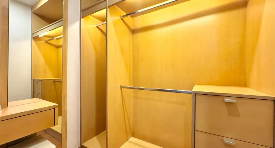 For sale 1 bed condo in Phra Khanong, Bangkok