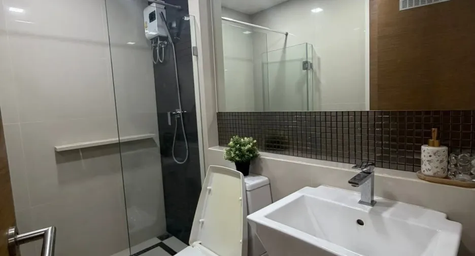 For rent 2 ベッドルーム condo in Phra Khanong, Bangkok