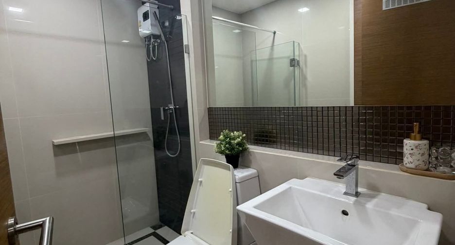 For rent 2 ベッドルーム condo in Phra Khanong, Bangkok