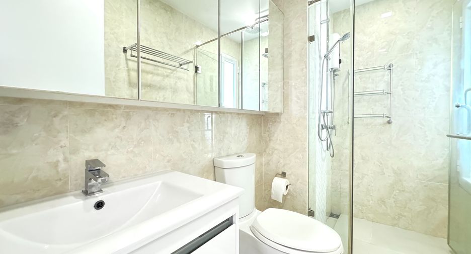 For sale 2 ベッドルーム condo in Phra Khanong, Bangkok