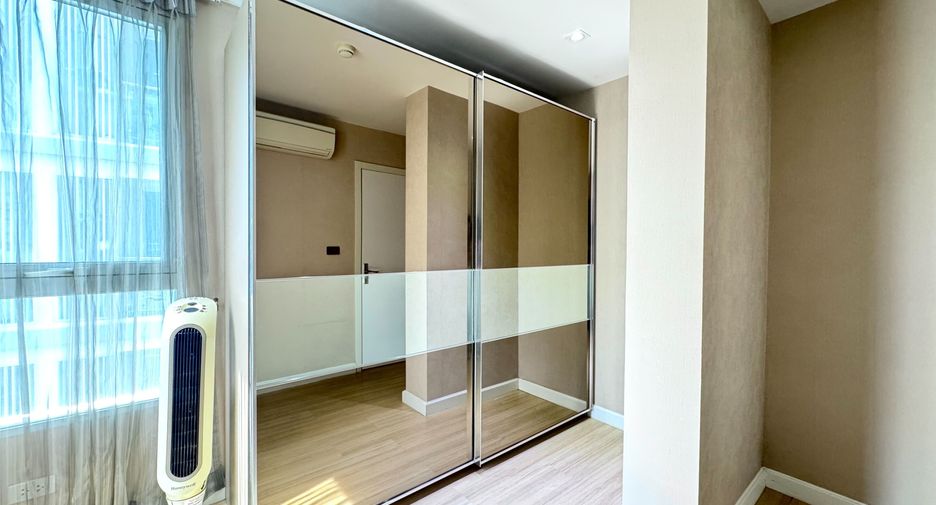 For sale 2 ベッドルーム condo in Phra Khanong, Bangkok