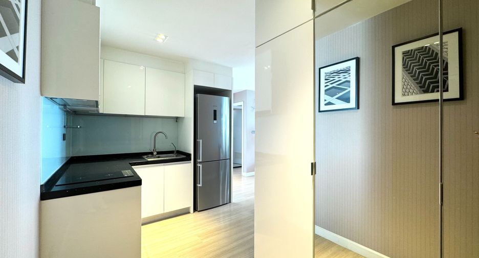 For sale 2 ベッドルーム condo in Phra Khanong, Bangkok