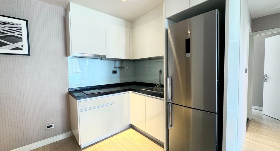 For sale 2 ベッドルーム condo in Phra Khanong, Bangkok