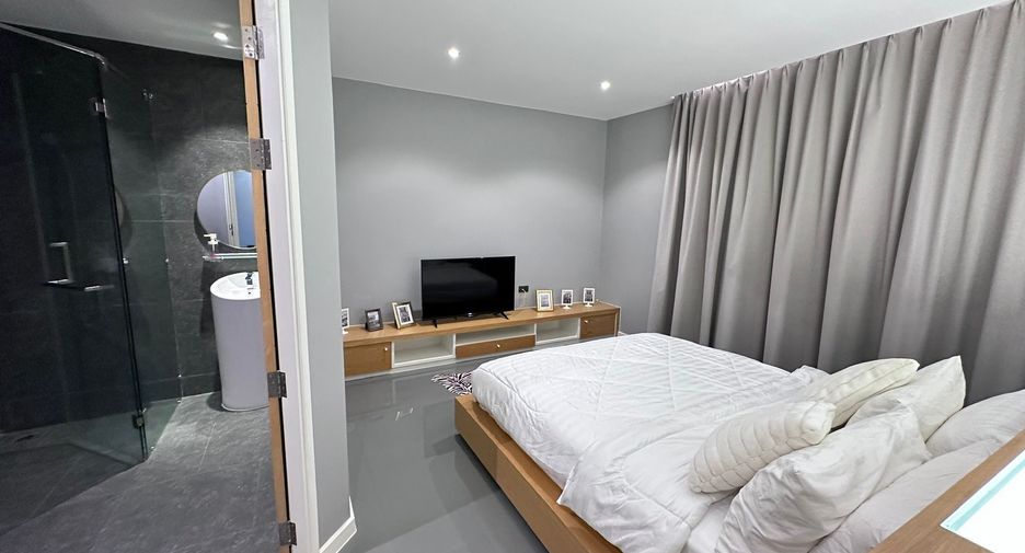 For rent 3 bedrooms villa in Mueang Phuket, Phuket
