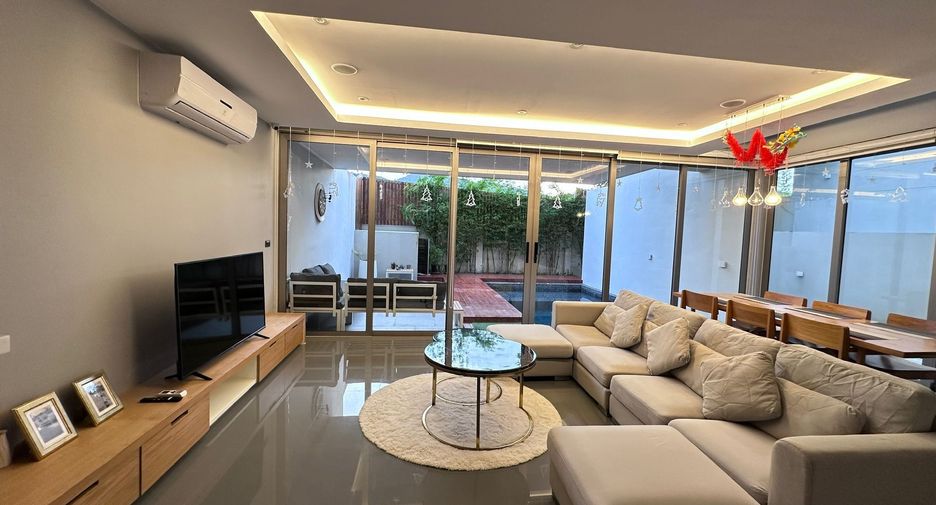 For rent 3 bedrooms villa in Mueang Phuket, Phuket
