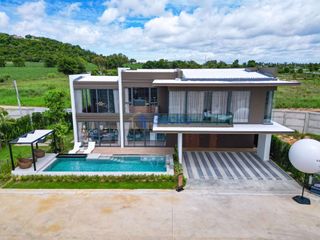 Casa en venta de 4 habitaciones en Bang Lamung, Chonburi