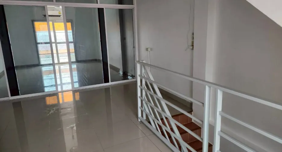 À vendre 3 chambres local commercial à East Pattaya, Pattaya