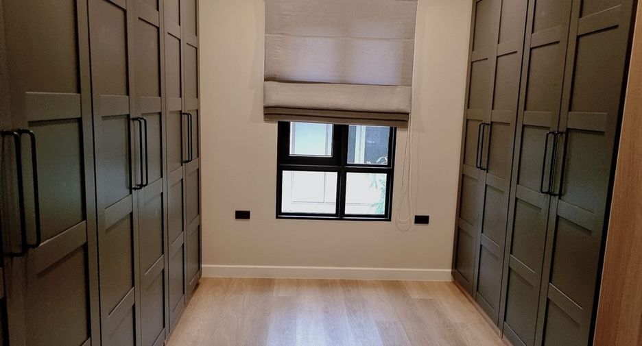 Casa en alquiler y en venta de 3 habitaciones en Watthana, Bangkok