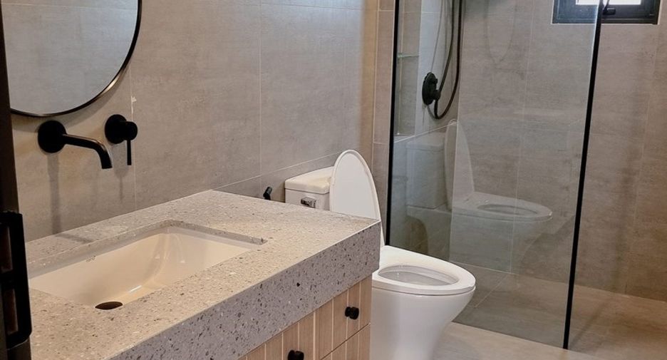 Casa en alquiler y en venta de 3 habitaciones en Watthana, Bangkok