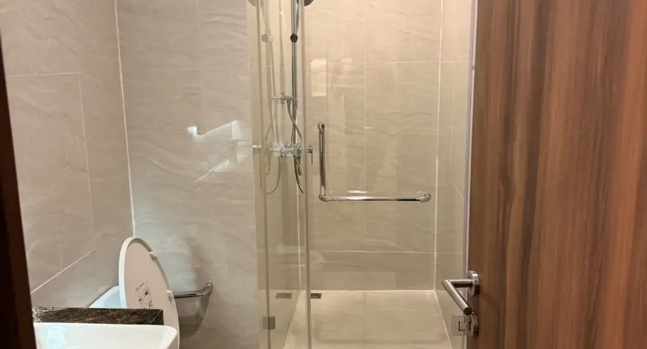 For rent 3 bedrooms condo in Watthana, Bangkok