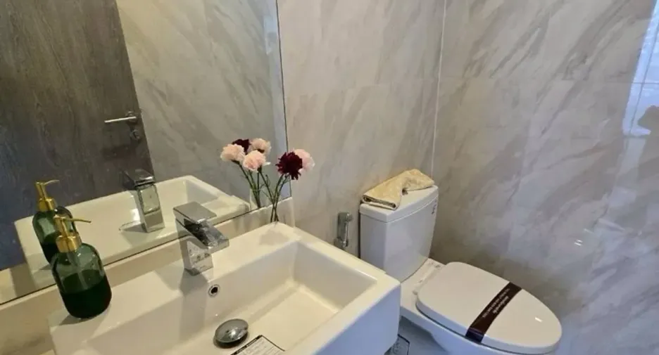 À vendre 2 chambres condo à Khlong Toei, Bangkok