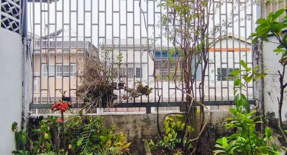 For rent and for sale 2 bedrooms retail Space in Watthana, Bangkok