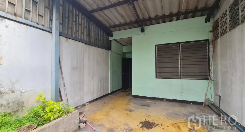 For rent and for sale 2 bedrooms retail Space in Watthana, Bangkok