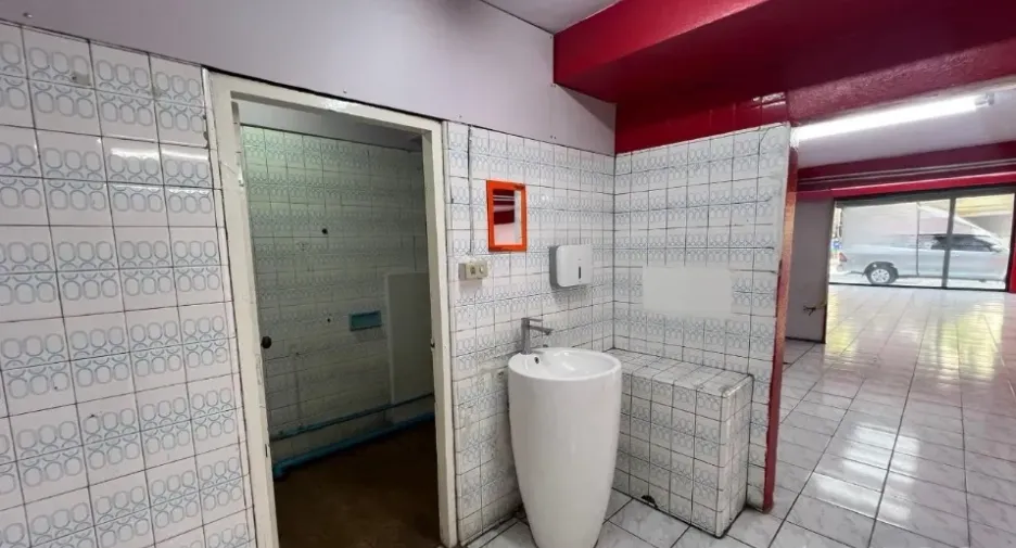 For rent retail Space in Suan Luang, Bangkok
