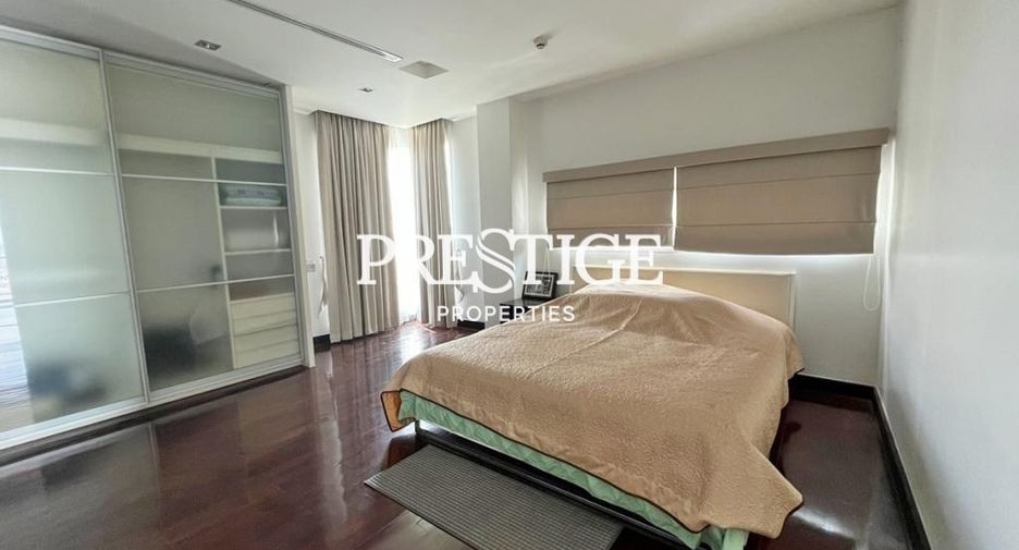 For rent 2 bedrooms condo in North Pattaya, Pattaya