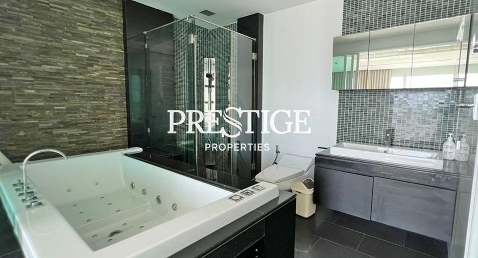 For rent 2 bedrooms condo in North Pattaya, Pattaya