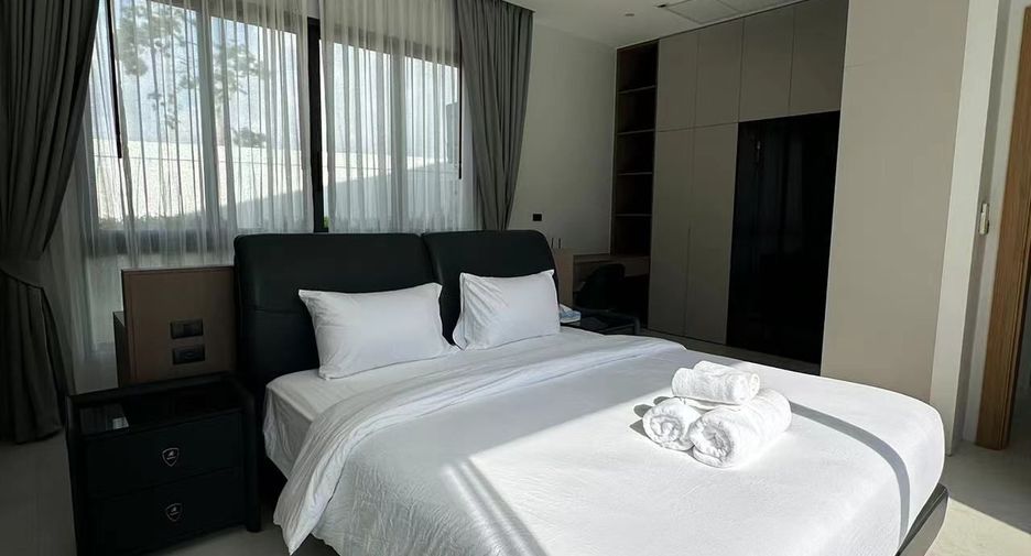 For rent 5 bedrooms villa in Mueang Phuket, Phuket