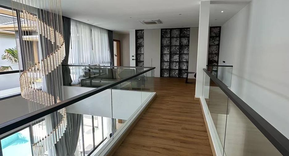 For rent 5 bedrooms villa in Mueang Phuket, Phuket