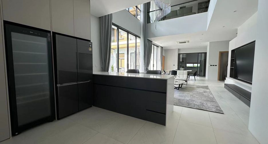 For rent 5 bedrooms villa in Mueang Phuket, Phuket