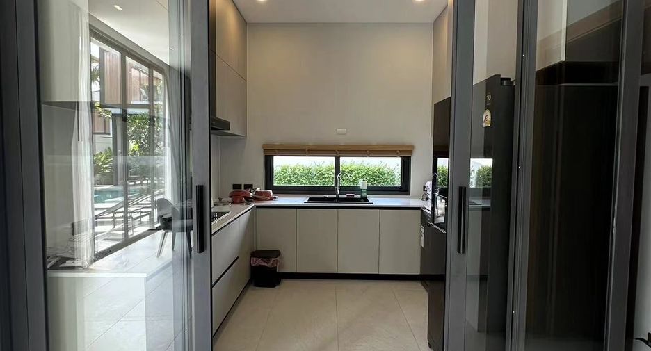 For rent 5 bedrooms villa in Mueang Phuket, Phuket