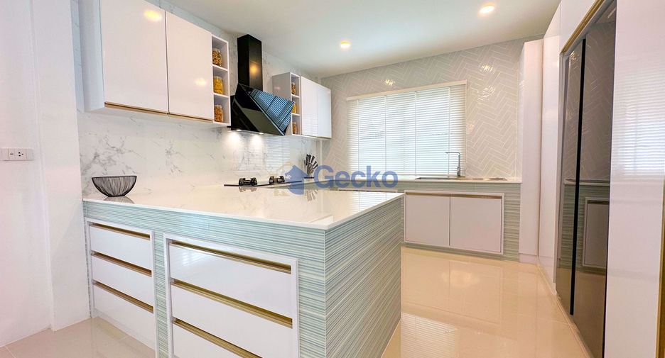 Casa en alquiler de 4 habitaciones en Jomtien, Pattaya