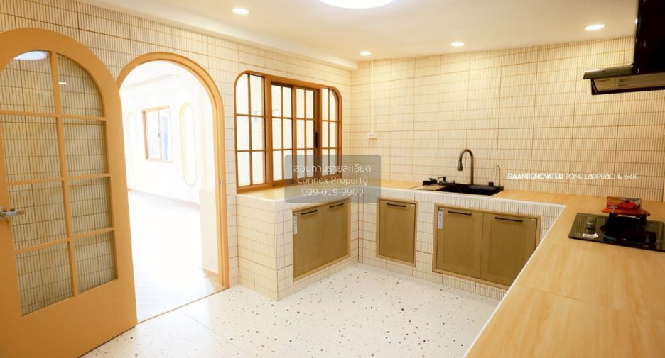 For sale 2 bedrooms townhouse in Huai Khwang, Bangkok