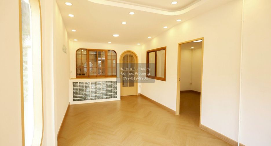 For sale 2 bedrooms townhouse in Huai Khwang, Bangkok