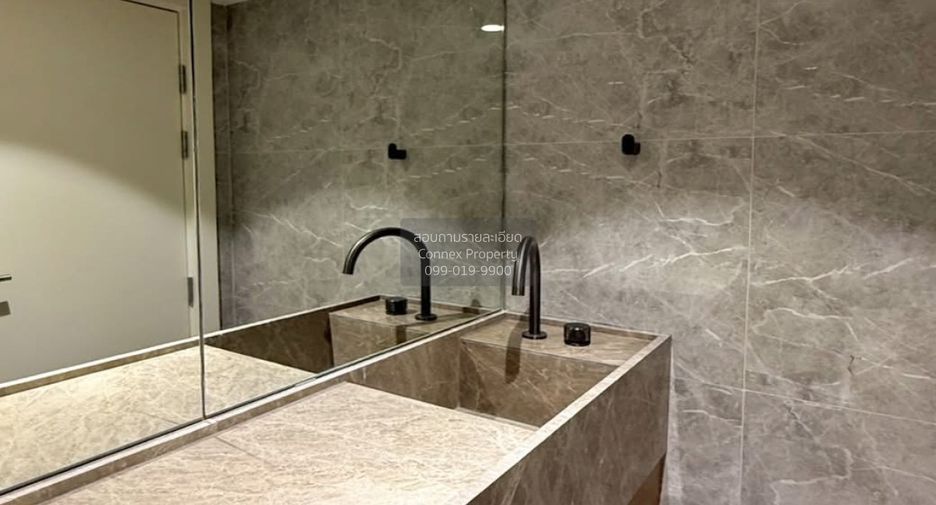 For sale 5 bedrooms townhouse in Watthana, Bangkok
