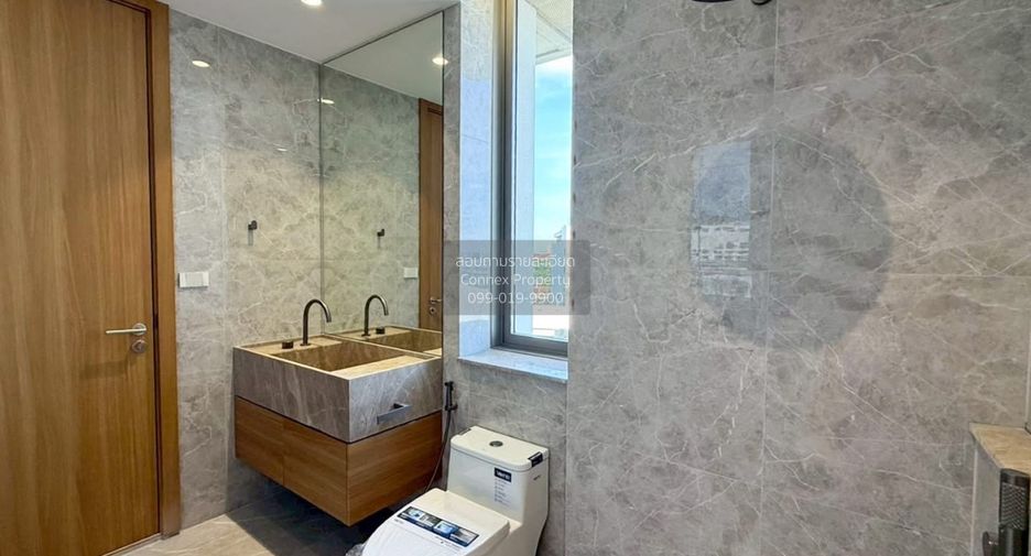 For sale 5 bedrooms townhouse in Watthana, Bangkok