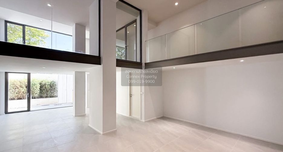 For sale 5 bedrooms townhouse in Watthana, Bangkok