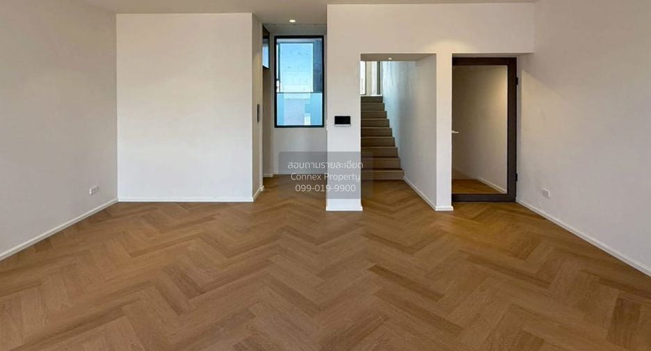 For sale 5 bedrooms townhouse in Watthana, Bangkok