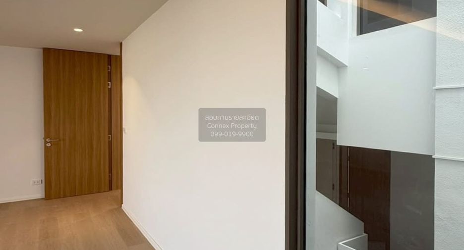 For sale 5 bedrooms townhouse in Watthana, Bangkok